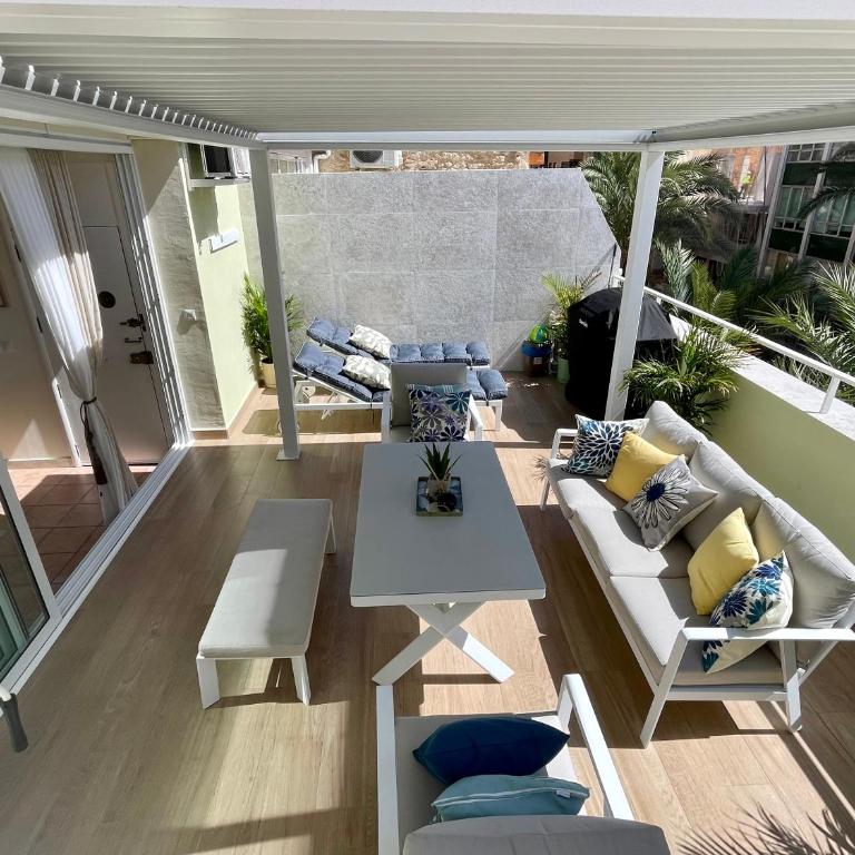 Gran ático con terraza en el centro de Alicante - Three-Bedroom Apartment - 6