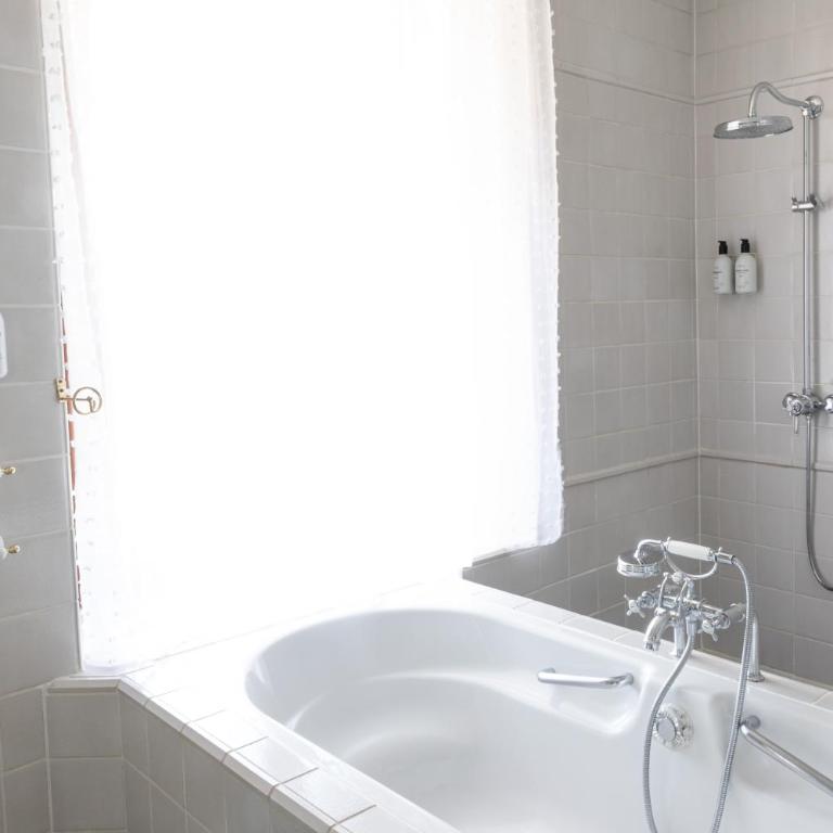 La Villa - Junior Suite mit Panoramablick, Terrasse und Seeblick - 18