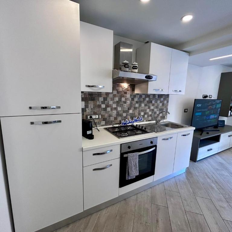 La Finestra sul Mare by Holiday World - One-Bedroom Apartment - 5