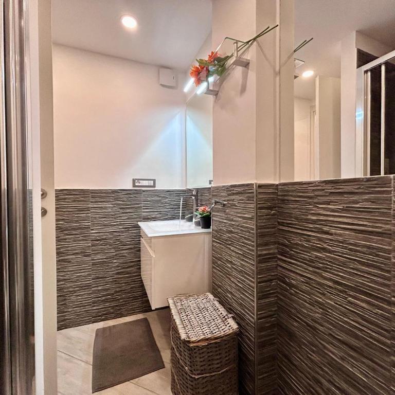 La Finestra sul Mare by Holiday World - One-Bedroom Apartment - 21
