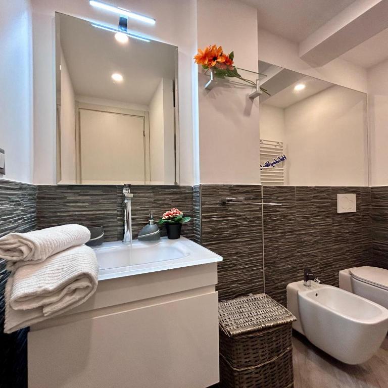 La Finestra sul Mare by Holiday World - One-Bedroom Apartment - 20