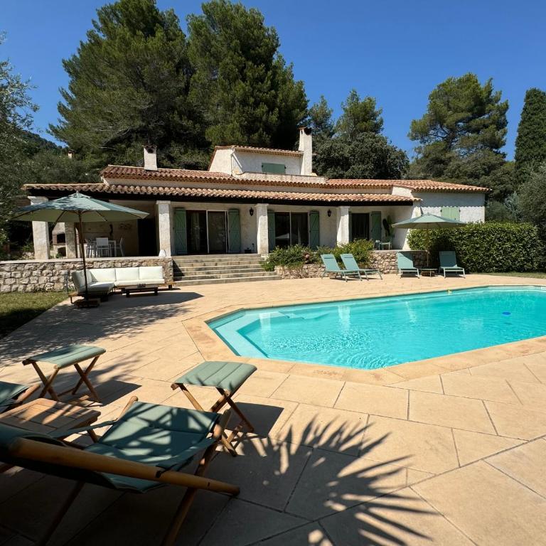 L'Oliveda - complètement climatisée, piscine, calme, proche commerce et lac, ski à 45min - Villa avec Piscine Privée - 1