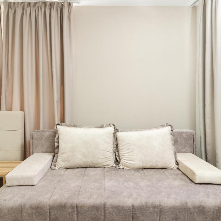 Lux Hotel M - Boutique Hotel & Restaurant - Deluxe Quadruple Room - 6