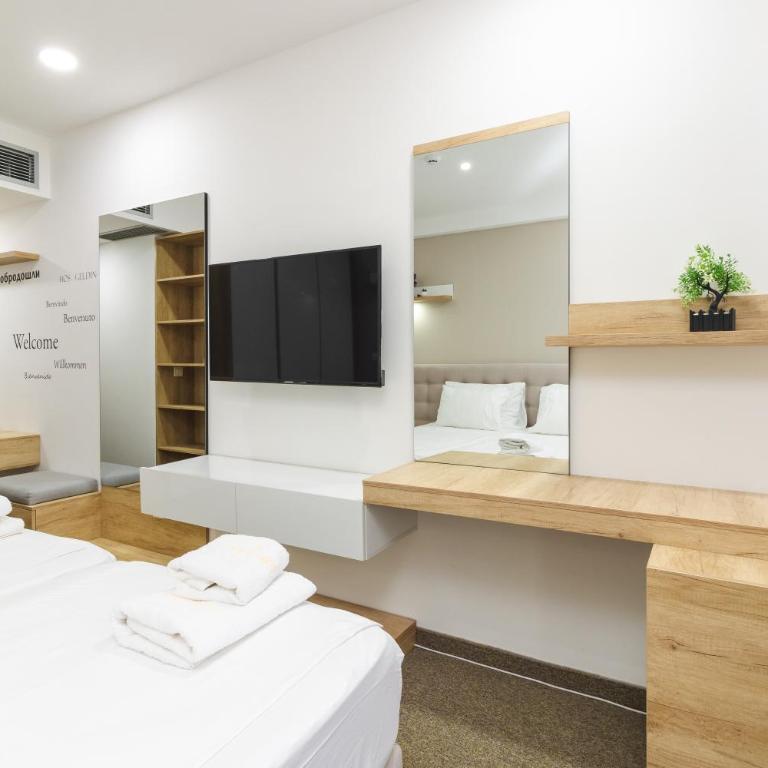 Lux Hotel M - Boutique Hotel & Restaurant - Deluxe Double Room with Balcony and Sea View - 6