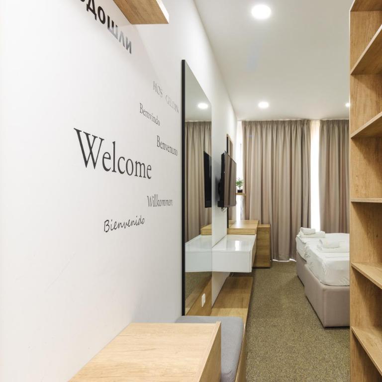 Lux Hotel M - Boutique Hotel & Restaurant - Deluxe Double Room with Balcony and Sea View - 7
