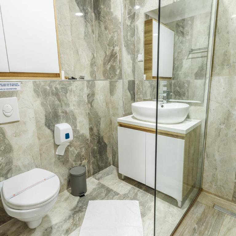 Lux Hotel M - Boutique Hotel & Restaurant - Deluxe Double Room with Side Sea View - 8