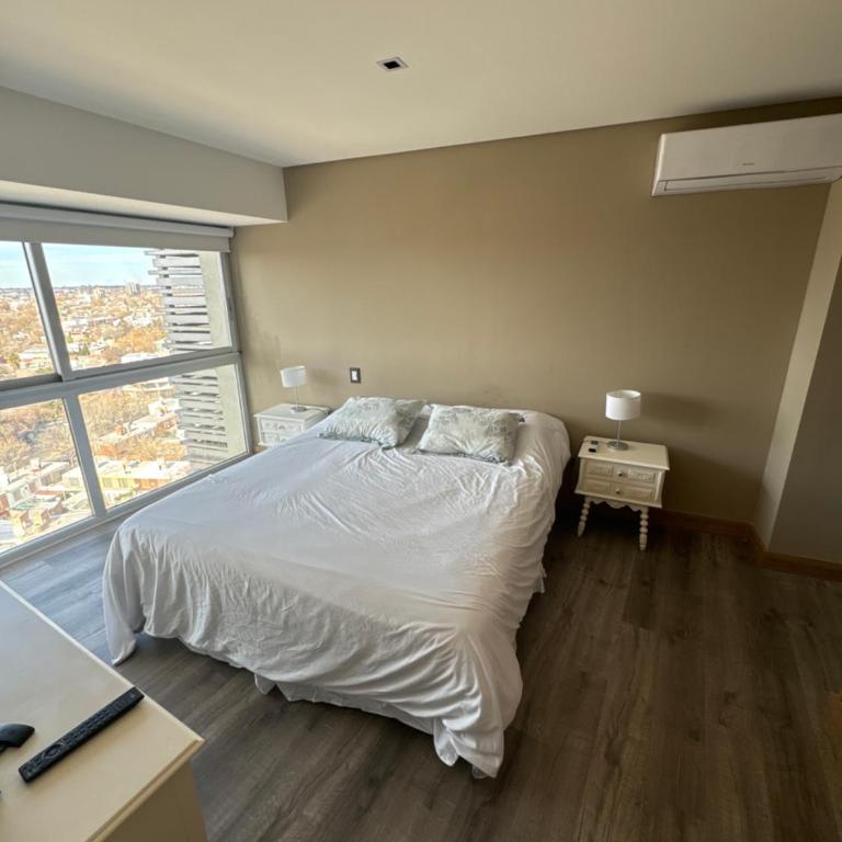 exclusivo departamento en Torre Leloir, Seguridad 24 HS cochera privada - Apartamento de 1 dormitorio - 2