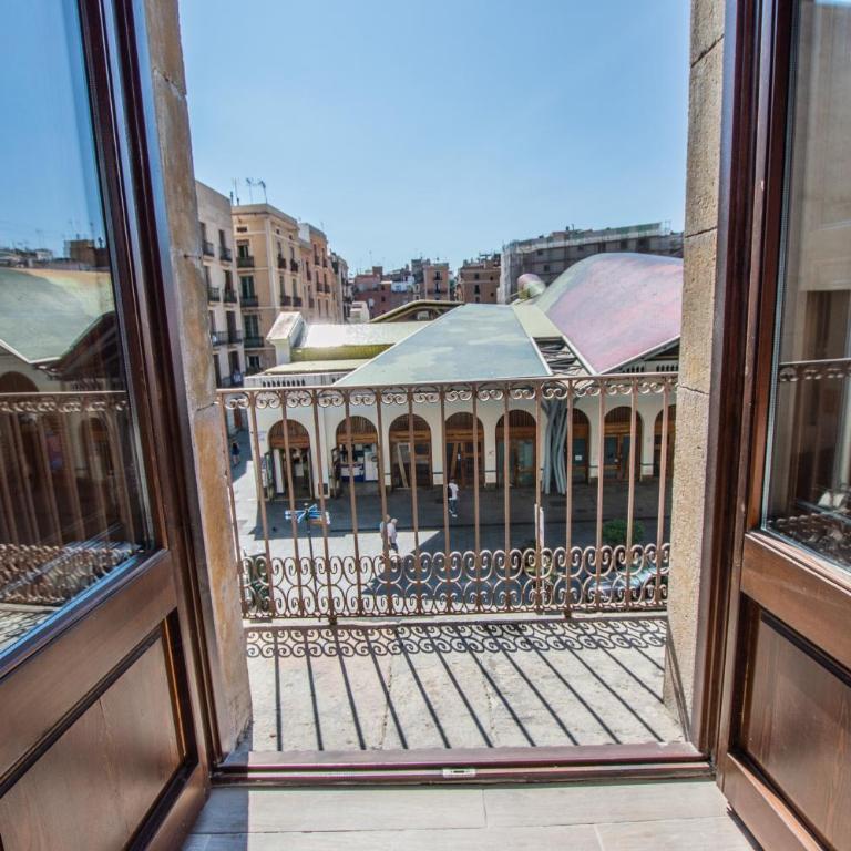 Barcelona Classic Catedral Apartments - Superior Apartment with City View - 17