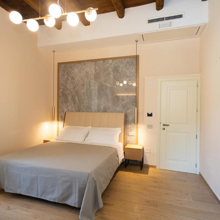 Heraklean Suites Tropea - Camera King con Balcone - 12