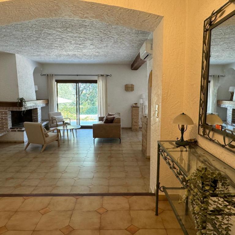 L'Oliveda - complètement climatisée, piscine, calme, proche commerce et lac, ski à 45min - Villa avec Piscine Privée - 16