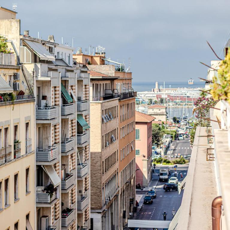Japandi Apartment, Zona Porto Livorno con Balcone e Jacuzzi Idromassaggio - Appartamento con 1 Camera da Letto - 31