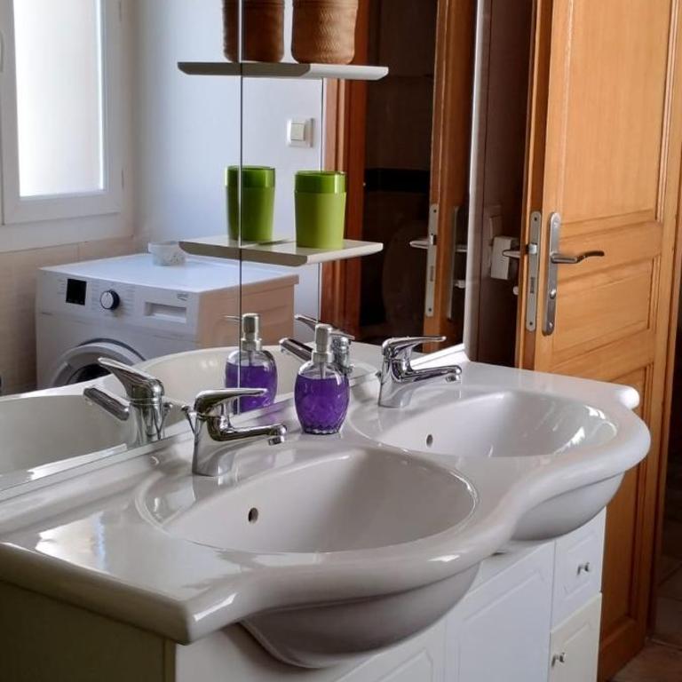 Le triplex Saint Aphrodise, terrasse au calme et parking gratuit - Apartment mit 2 Schlafzimmern - 10