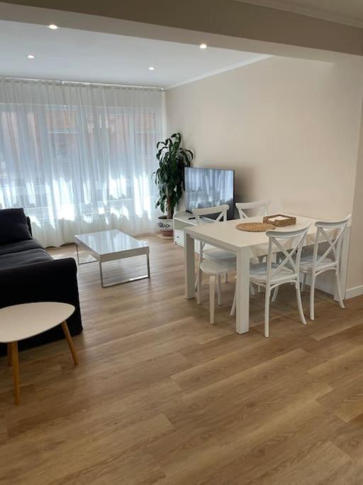 Apartamento en Oviedo con parking y wifi - Apartamento de 3 dormitorios - 15