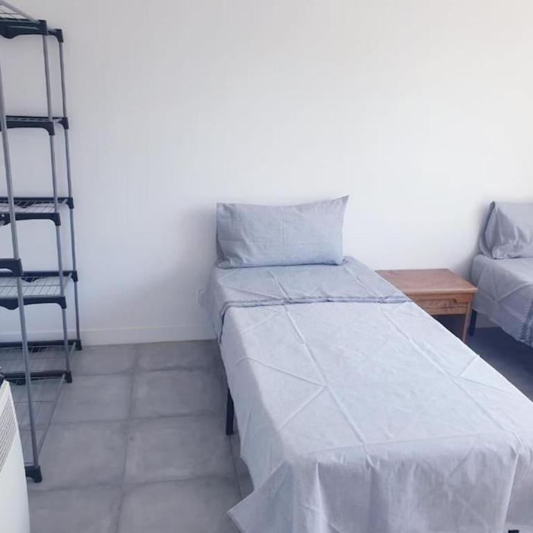 Grand Appartement, 2 ou 3 ou 4 pieces, tramway sur place, proche gare sncf St Augustin 900 metre , aéroport 1200 metre, plage ou Allianz riviera 10 min, palais nikaia 2 min , supermarché sur place, parking possible si disponible ou payant à 1000 metre - Apartamento de 2 dormitorios - 20