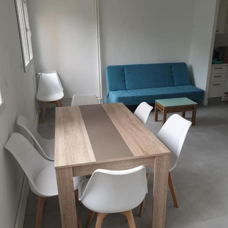 Grand Appartement, 2 ou 3 ou 4 pieces, tramway sur place, proche gare sncf St Augustin 900 metre , aéroport 1200 metre, plage ou Allianz riviera 10 min, palais nikaia 2 min , supermarché sur place, parking possible si disponible ou payant à 1000 metre - Apartamento de 2 dormitorios - 17