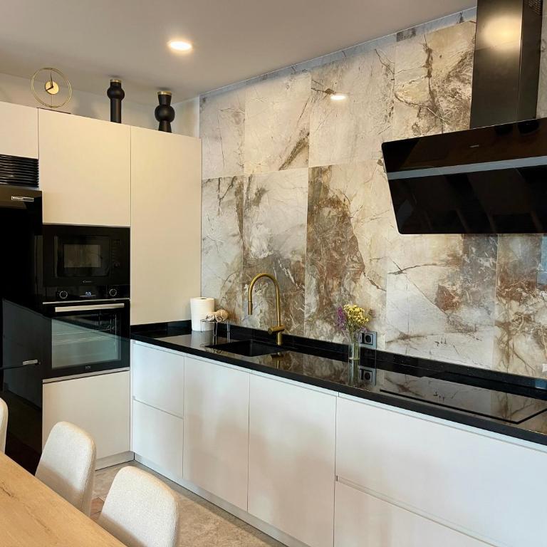 Gran ático con terraza en el centro de Alicante - Three-Bedroom Apartment - 22