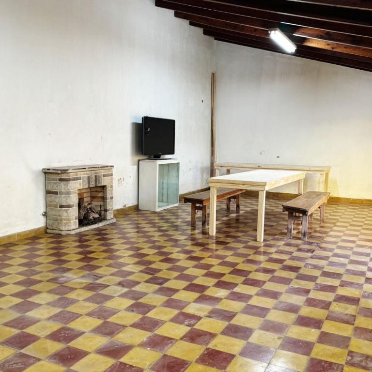 Casa Zona Residencial , pileta, garage doble y quincho con parrilla - Three-Bedroom House - 24