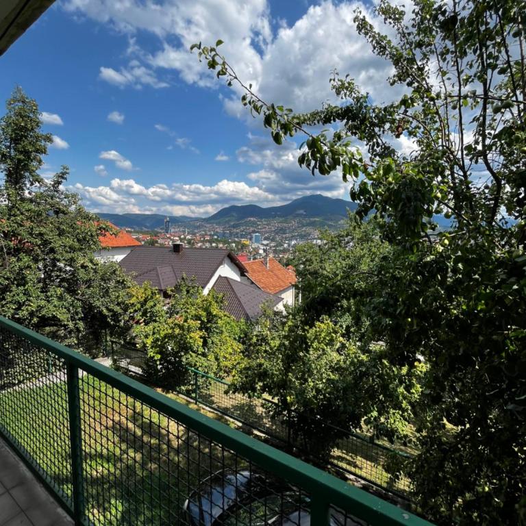 Pear House 1 - Three-Bedroom Apartment - 3