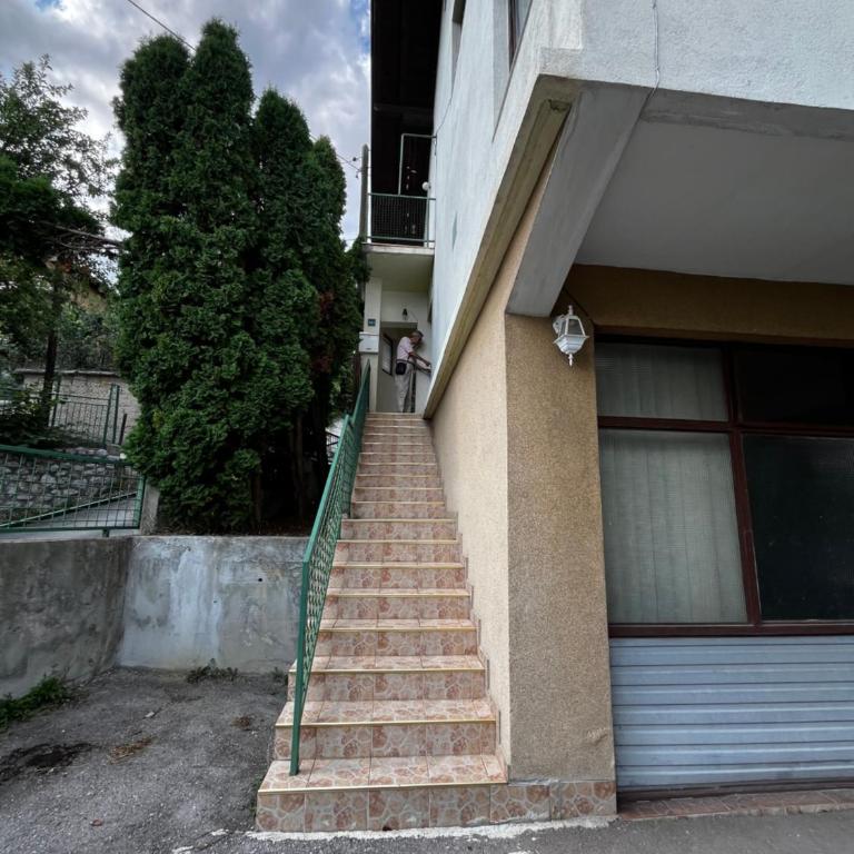 Pear House 1 - Three-Bedroom Apartment - 15