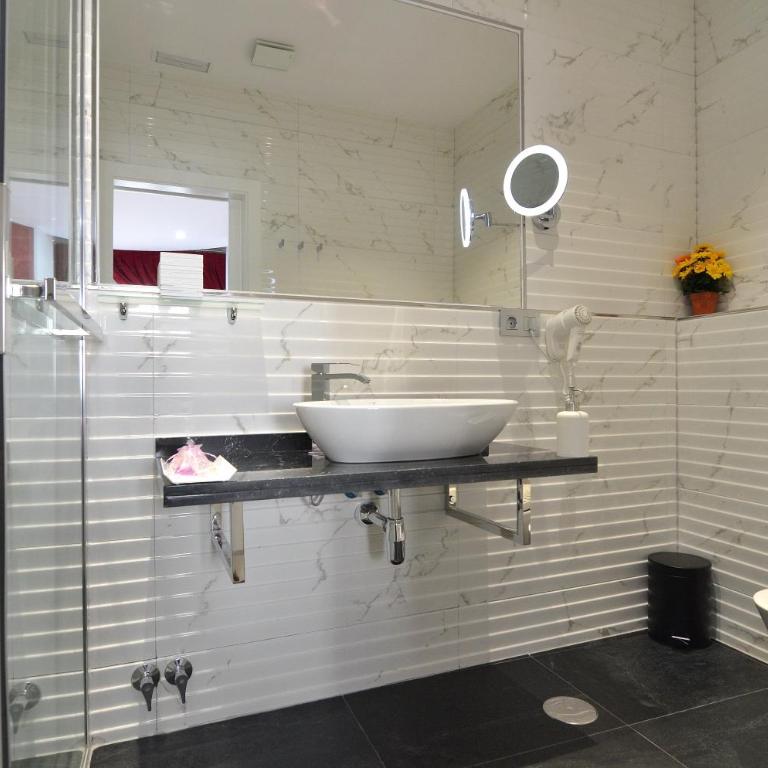 Hostal Alexis Madrid - Romantic Suite with Round Bed - 5