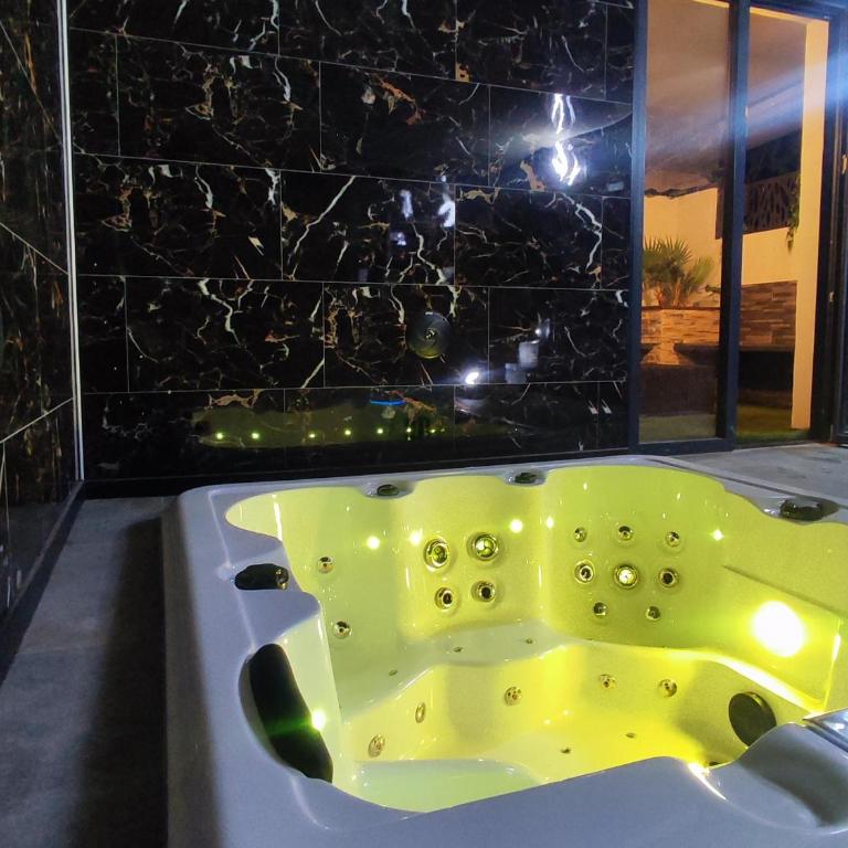 R luxury piscine et spa privatifs - Haus mit 1 Schlafzimmer - 8