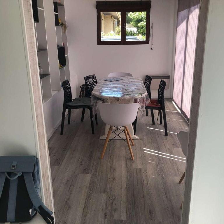 Maison Bungalow Climatisée avec Jardin Arboré, 3 Chambres, Wifi - Proche Plage et Commerces - FR-1-701-84 - Vacation Home - 2