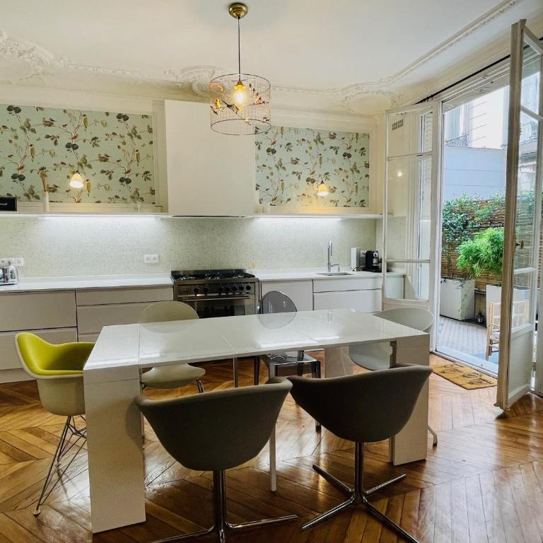 Comme une maison à deux pas de l'Arc de Triomphe - Appartement - 17