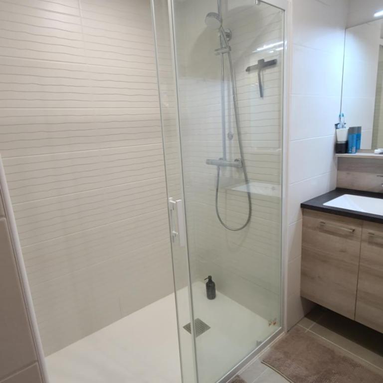 Appartement climatisé T3 vue mer de 63 M2 - 2 chambres et belle terrasse de 23 M2 - Appartement 2 Chambres avec Terrasse et Vue sur la Mer - 31