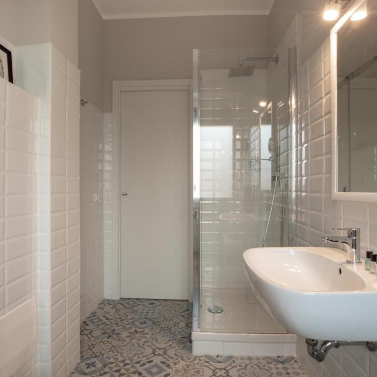 CASA VACANZA San LO' ZONA SAN LORENZO TERMINI ROMA - Double Room with Private Bathroom - 14