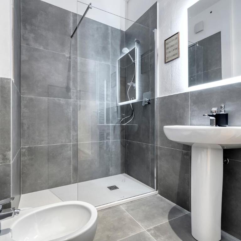 Carbonara Palace 2 - Luxury Comfort under Medieval Towers - Two-Bedroom Apartment - 6