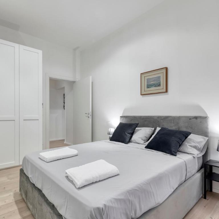 Carbonara Palace 2 - Luxury Comfort under Medieval Towers - Two-Bedroom Apartment - 15