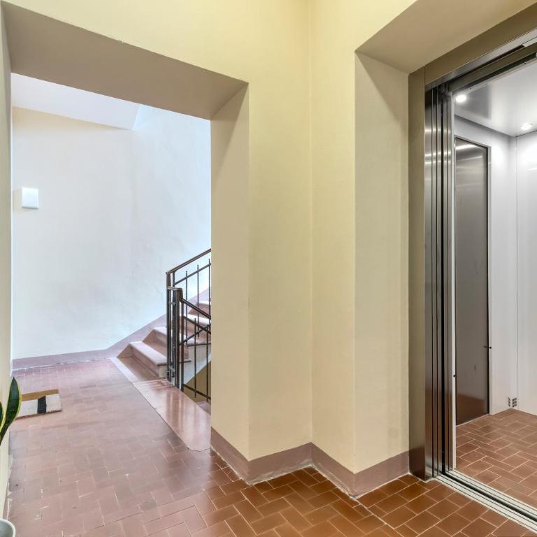 Carbonara Palace 2 - Luxury Comfort under Medieval Towers - Two-Bedroom Apartment - 16