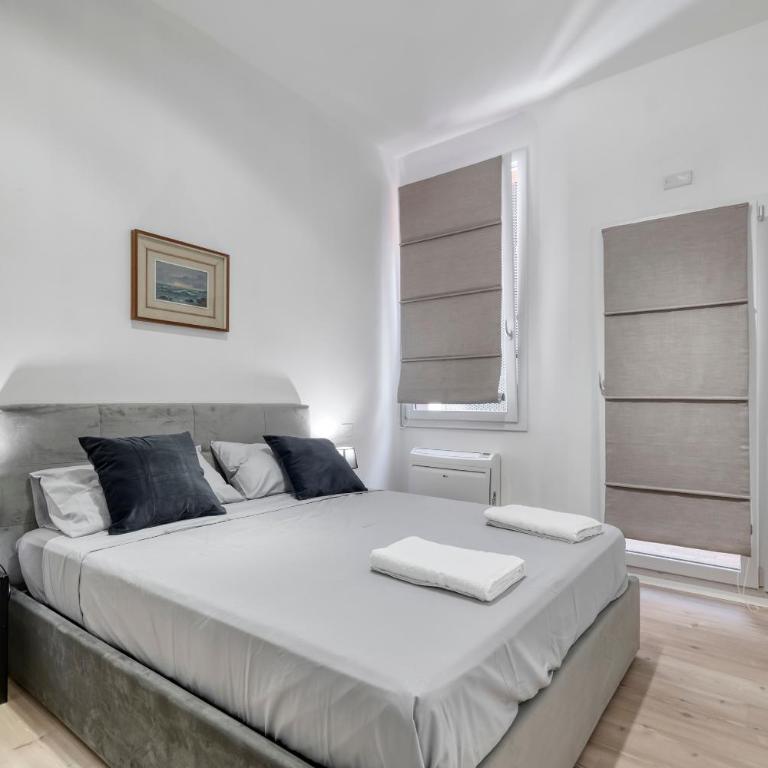 Carbonara Palace 2 - Luxury Comfort under Medieval Towers - Two-Bedroom Apartment - 17