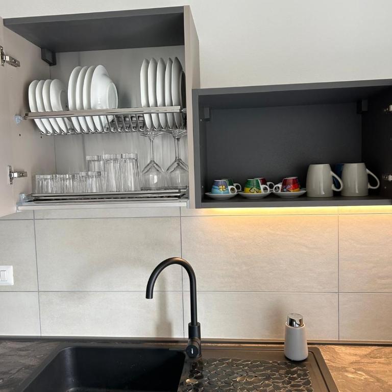 Le Farfalle - Appartamento con 2 Camere da Letto e Vista Lago - 9