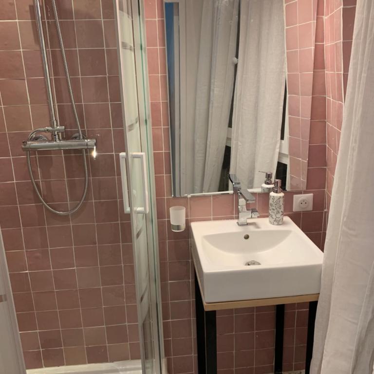 Le Marais - Steps from Place des Vosges Aldaro - One-Bedroom Apartment - 9