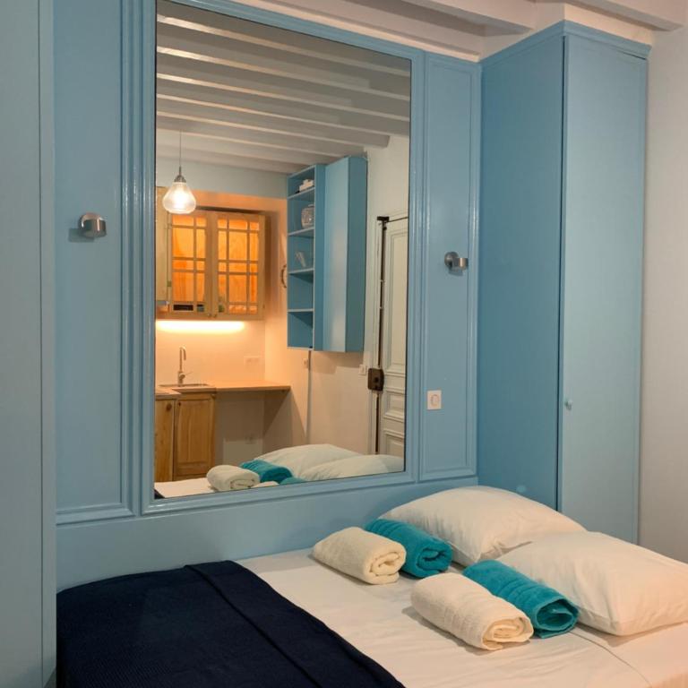 Le Marais - Steps from Place des Vosges Aldaro - One-Bedroom Apartment - 6