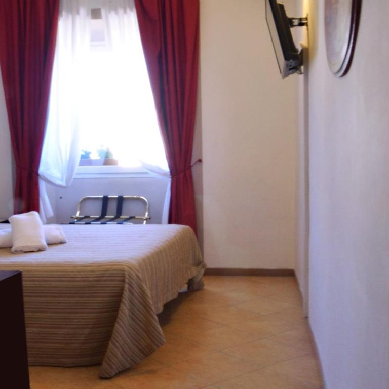 Hotel Cardinal of Florence - recommended for ages 25 to 55 - Camera Matrimoniale Comfort - 8