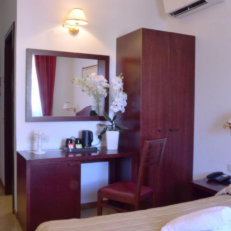 Hotel Cardinal of Florence - recommended for ages 25 to 55 - Camera Matrimoniale Comfort - 7