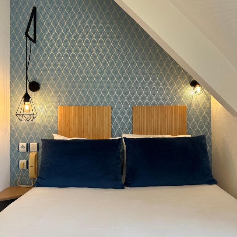 Hôtel de Caen - Standard Double Room 4th Floor - 10