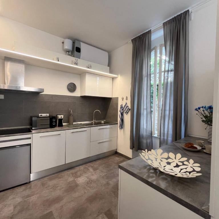 Le Finestre Veneris - Deluxe Double Room with Side Sea View - 2