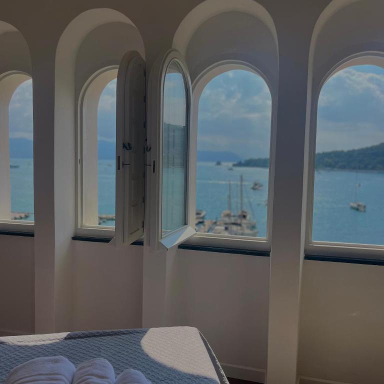 Le Finestre Veneris - Deluxe Double Room with Balcony and Sea View - 3