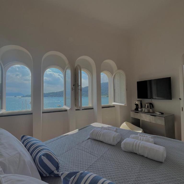 Le Finestre Veneris - Deluxe Double Room with Balcony and Sea View - 4