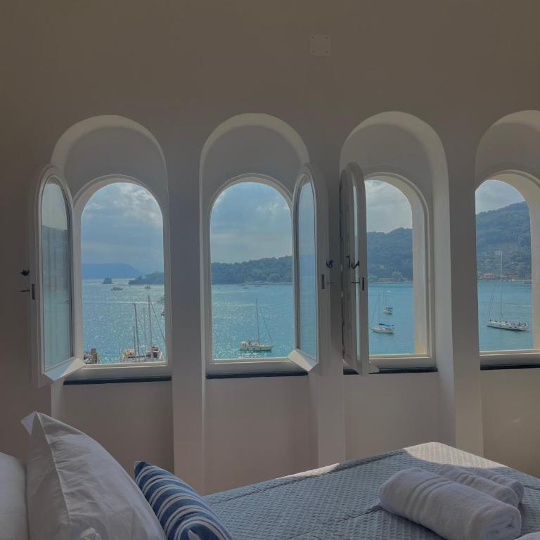 Le Finestre Veneris - Deluxe Double Room with Balcony and Sea View - 2