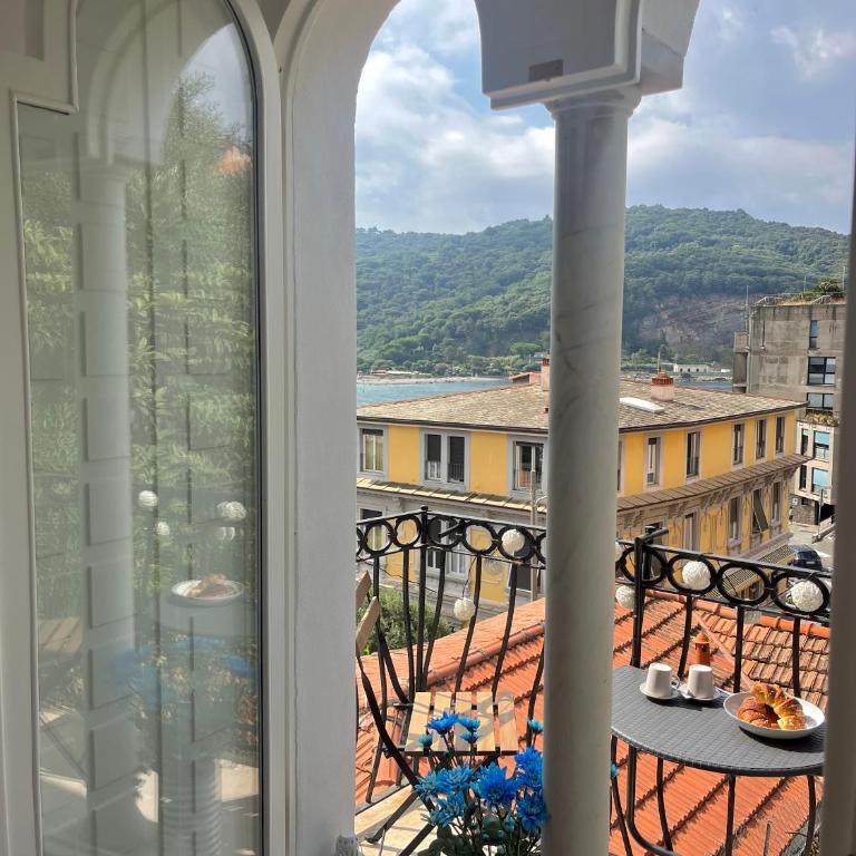 Le Finestre Veneris - Deluxe Double Room with Balcony and Sea View - 11