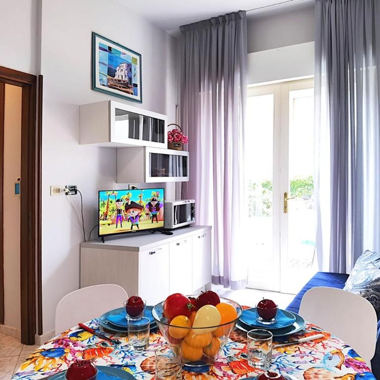 Villa Paola, ground-floor flat, with free Wi-fi, parking, terrace, beach and town centre within walking distance - Apartment - Ground Floor - 3