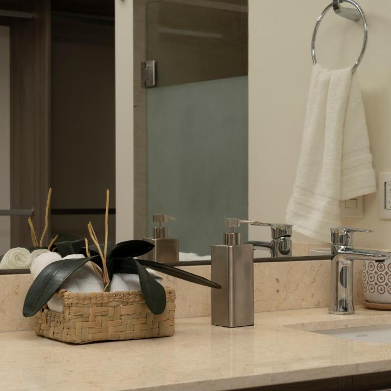 Luxury Condo with Ocean View, Balcony, and Pool - Apartamento de 2 dormitorios - 10