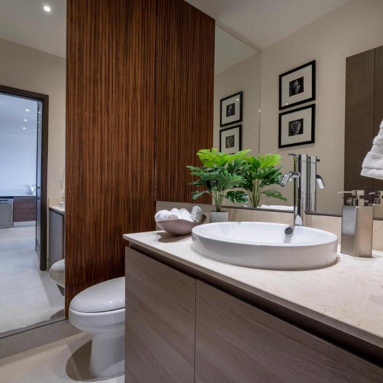 Luxury Condo with Ocean View, Balcony, and Pool - Apartamento de 2 dormitorios - 20