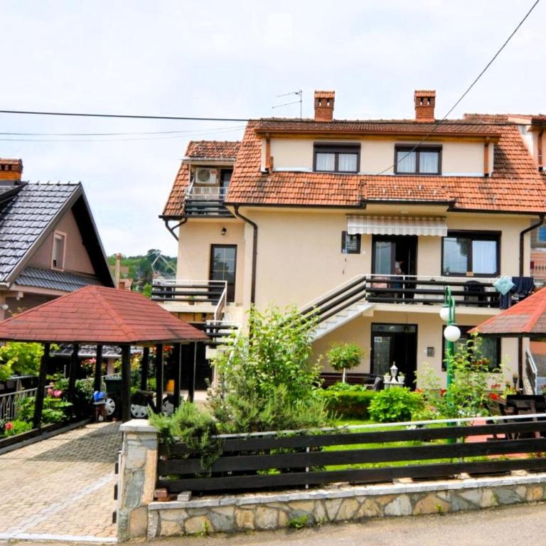 Apartman Perovic - Appartement 3 Chambres - 1