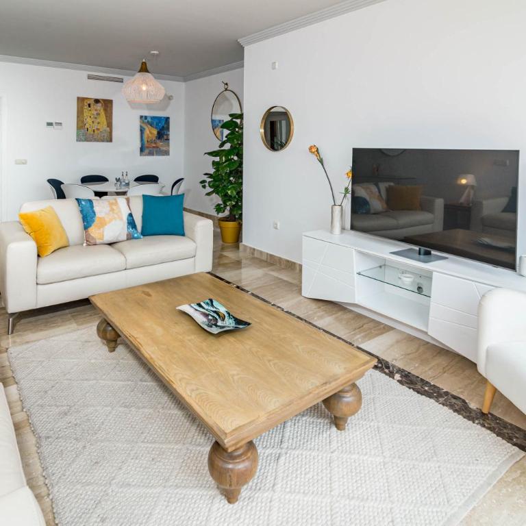 Luxury 3 bed Duplex Penthouse, 3 mins walk to the beach - Three-Bedroom Apartment - 8