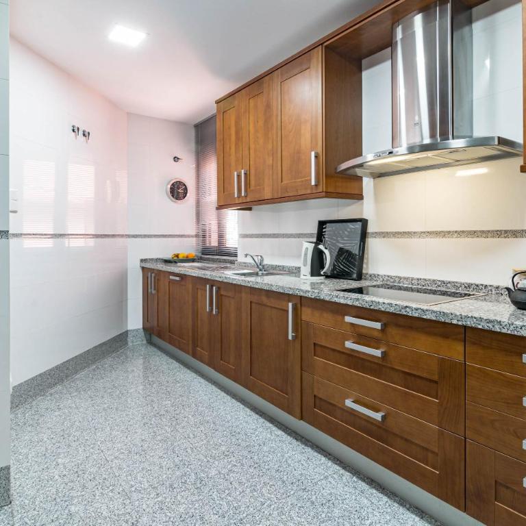 Luxury 3 bed Duplex Penthouse, 3 mins walk to the beach - Three-Bedroom Apartment - 21